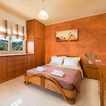 Natura House *