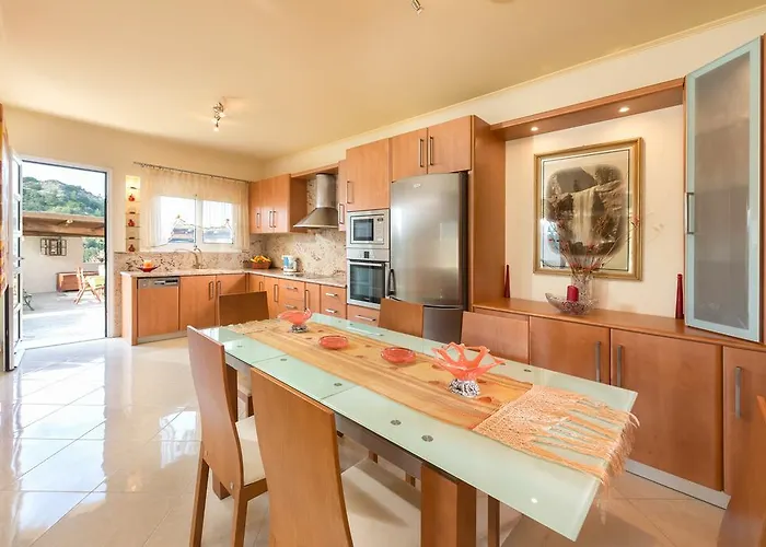 Natura House إياليسوس