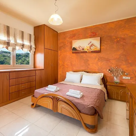 Natura House *